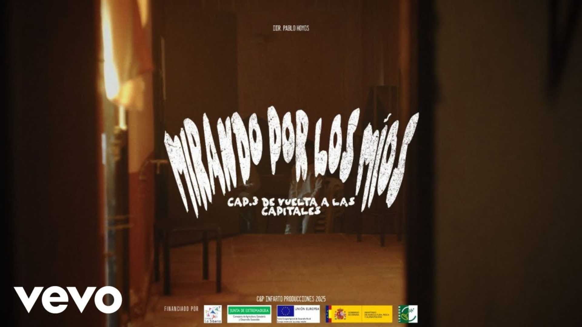Interior tenue de una vivienda con el título “Tirando por los míos” y el texto “Cap. 3: De vuelta a las capitales